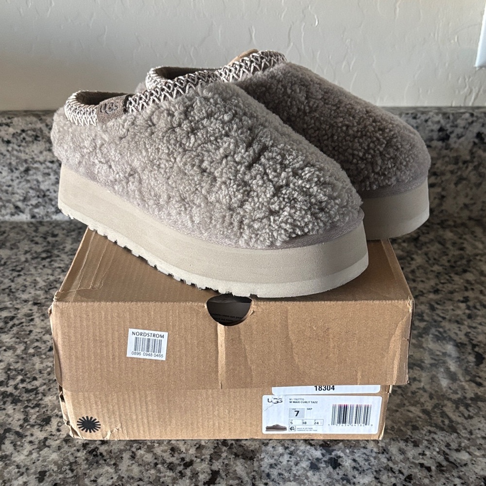UGG Smoke Plume Maxi Curly Tazz Slippers